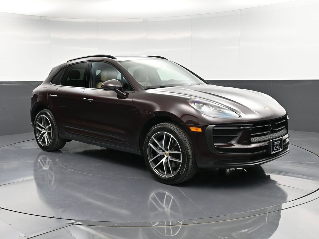 Certified 2025 Porsche Macan image 10