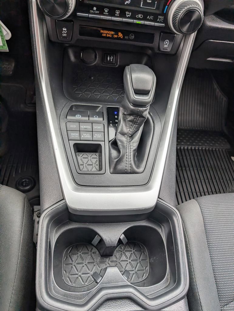 Used 2019 Toyota RAV4 LE w/ All Weather Liner Package AWD/4WD image 24