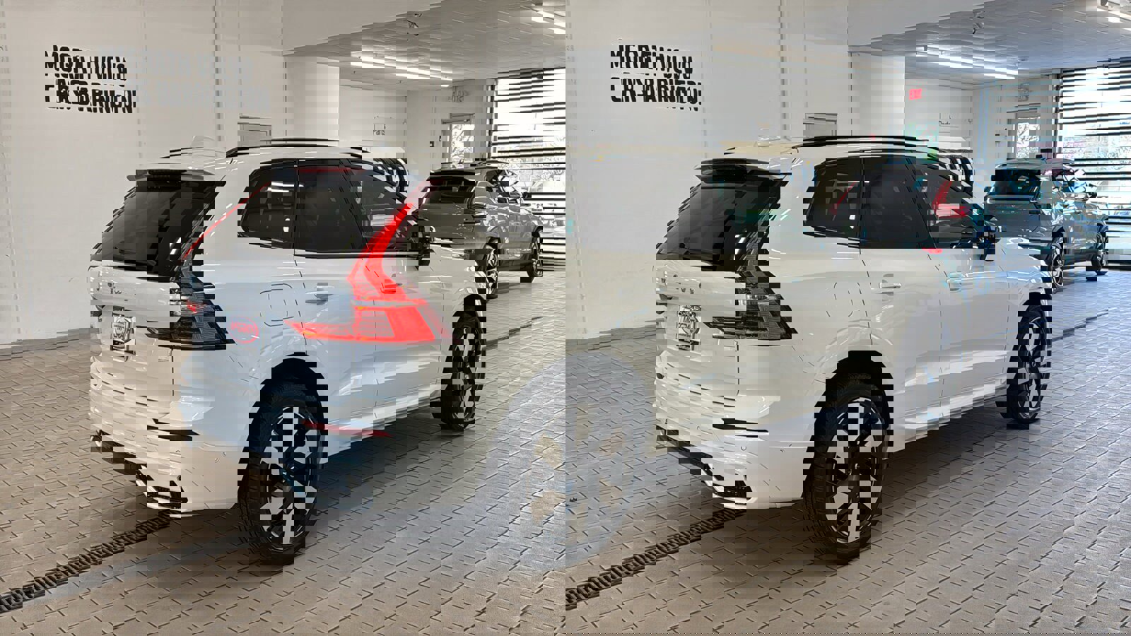 Used 2024 Volvo XC60 T8 Plus w/ Climate Package AWD/4WD image 5