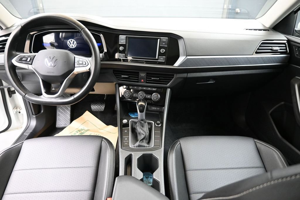 Used 2023 Volkswagen Jetta SE w/ Panoramic Sunroof Package FWD image 17
