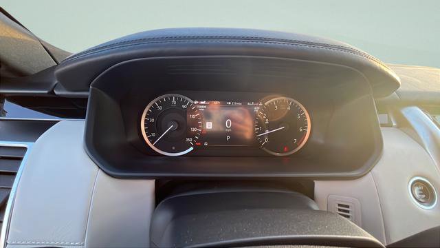 Used 2023 Land Rover Discovery Metropolitan Edition AWD/4WD image 12
