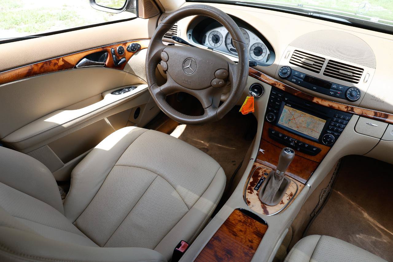 Used 2009 Mercedes-Benz E 350 Sedan w/ Premium 1 Pkg image 20
