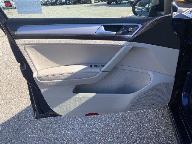 Used 2015 Volkswagen e-Golf SEL Premium image 22