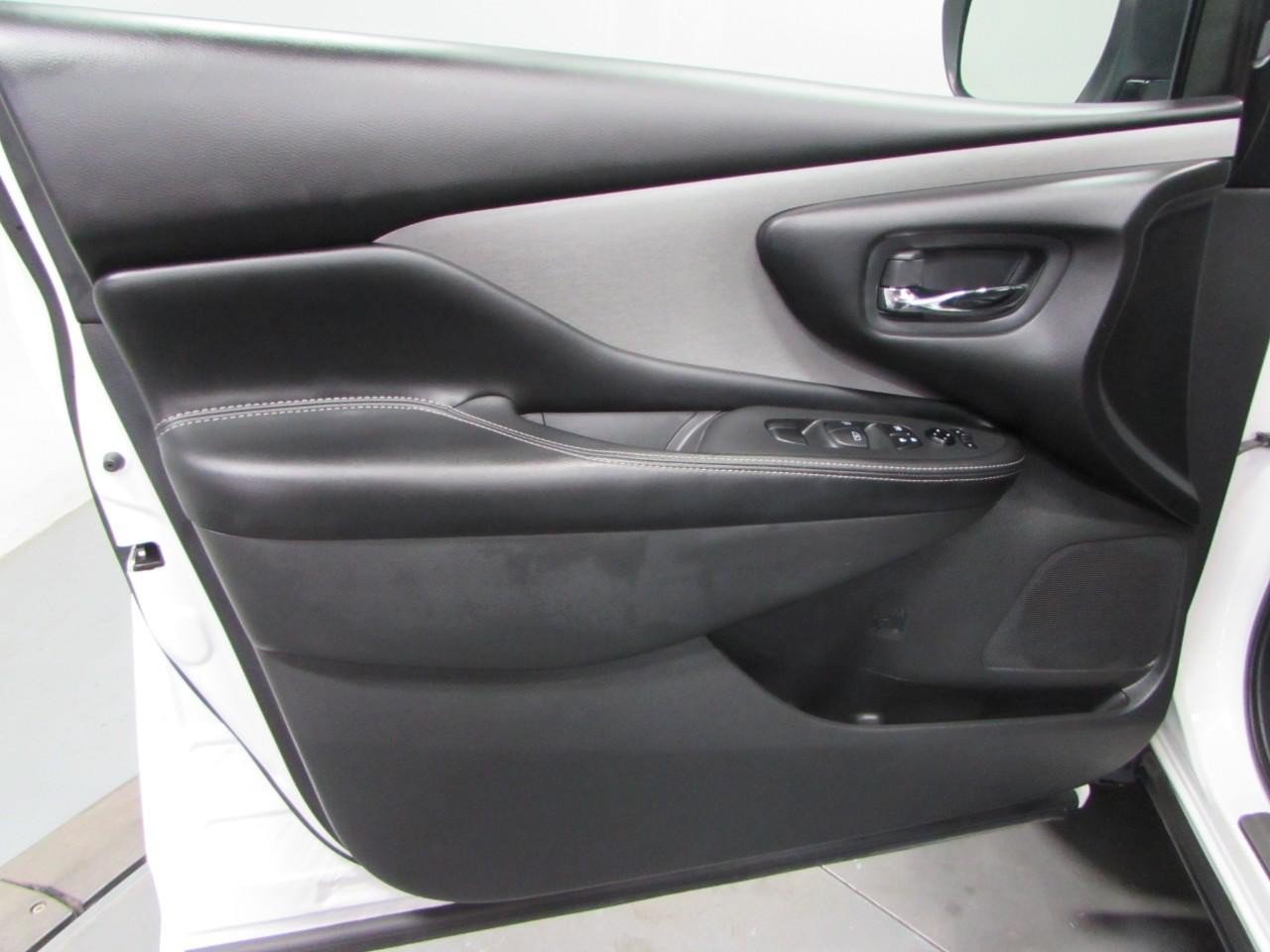 Used 2023 Nissan Murano SV w/ SV Midnight Edition Package AWD/4WD image 12