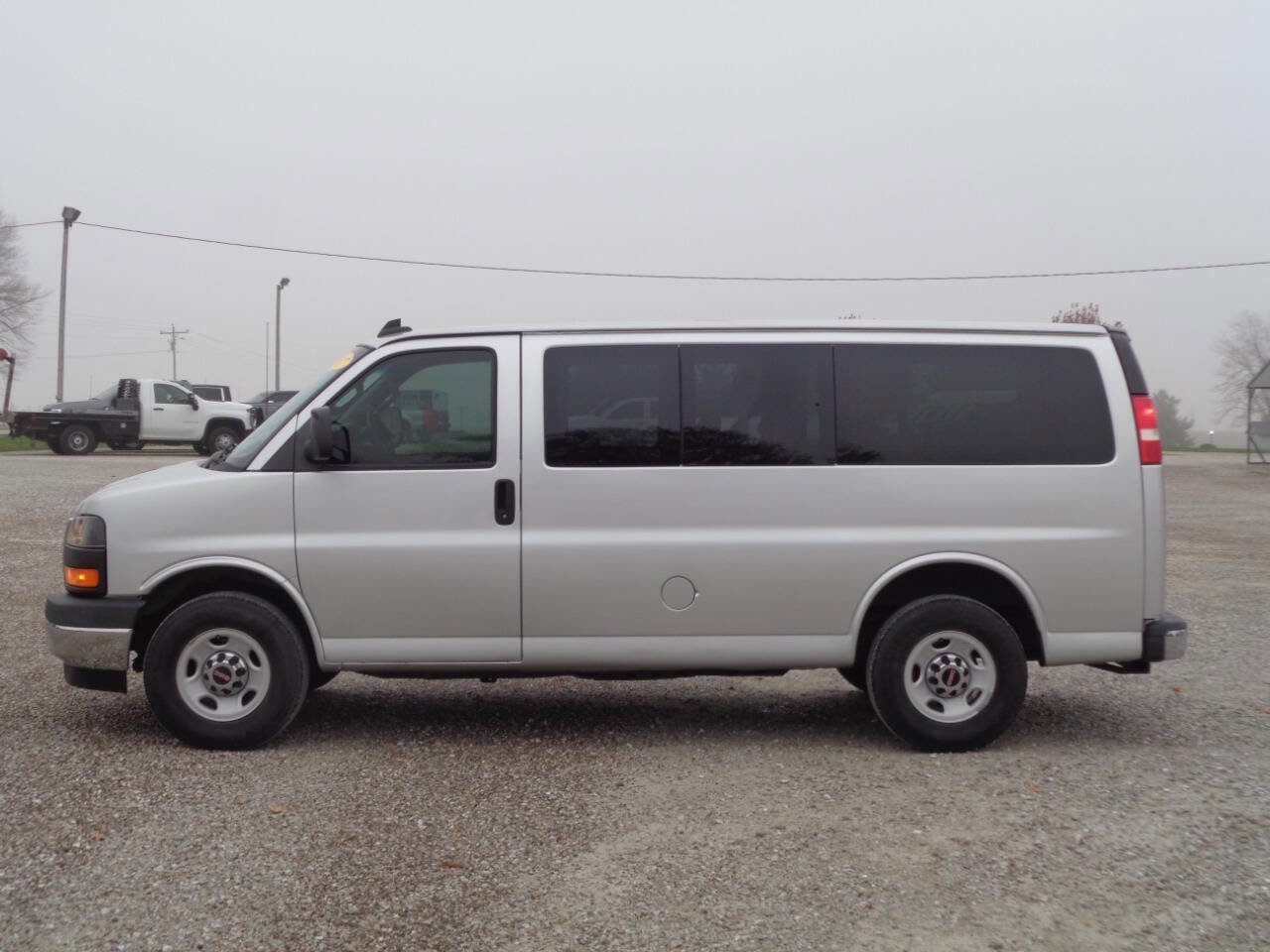 Used 2017 GMC Savana 3500 LT w/ LT Preferred Equipment Group image 2