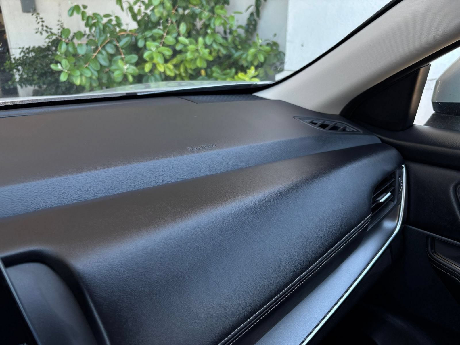 Used 2025 Nissan Rogue SV FWD image 37