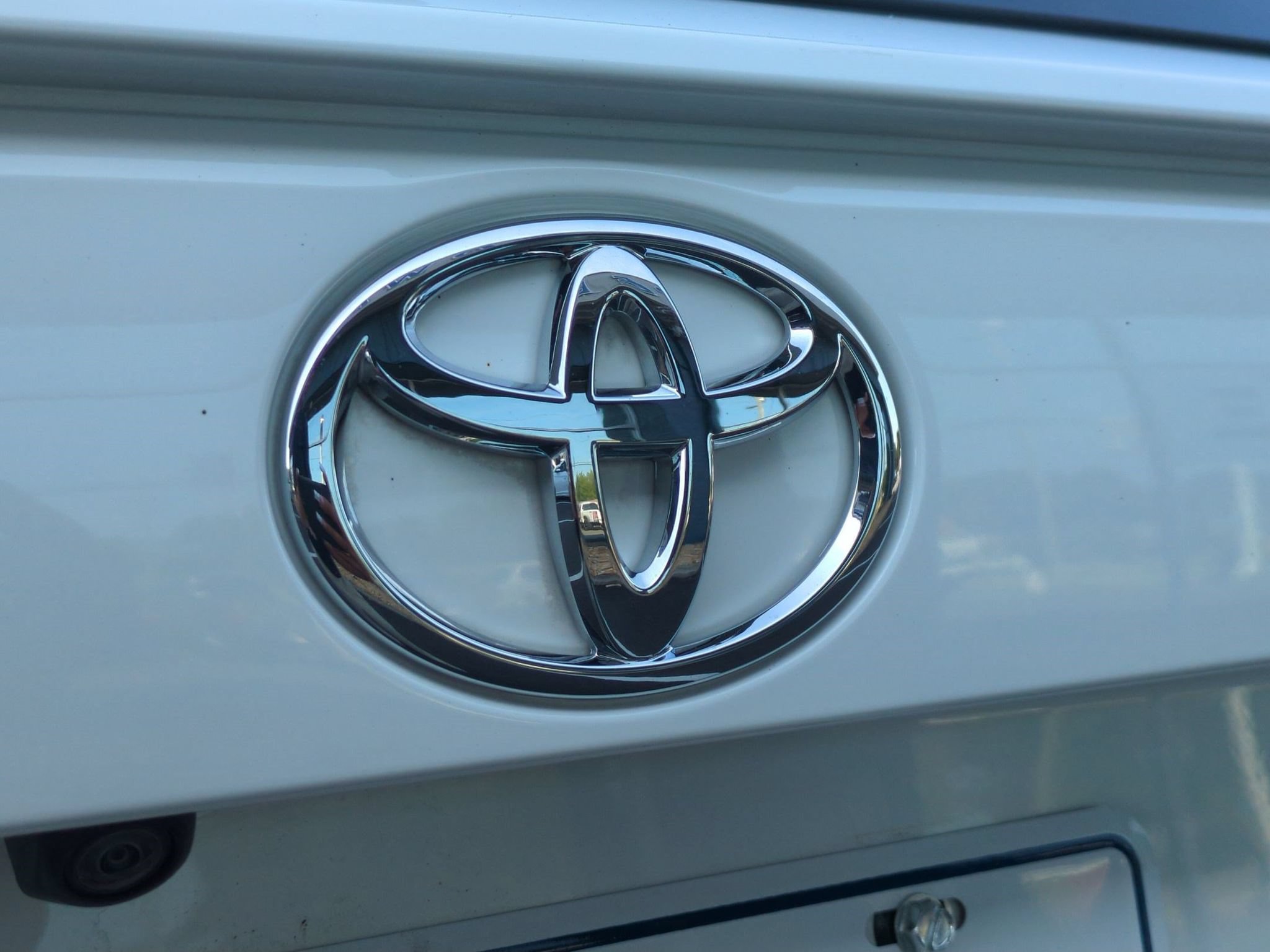 Used 2024 Toyota RAV4 LE FWD image 6
