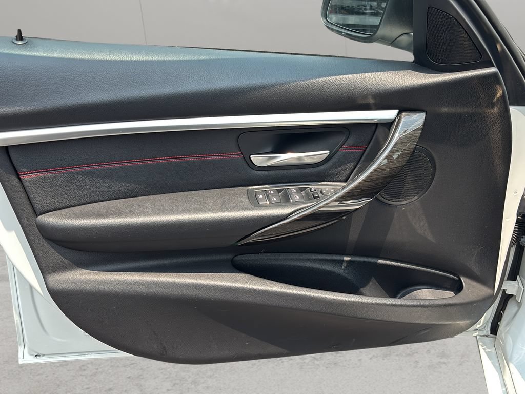 Used 2018 BMW 330e w/ Convenience Package RWD image 11