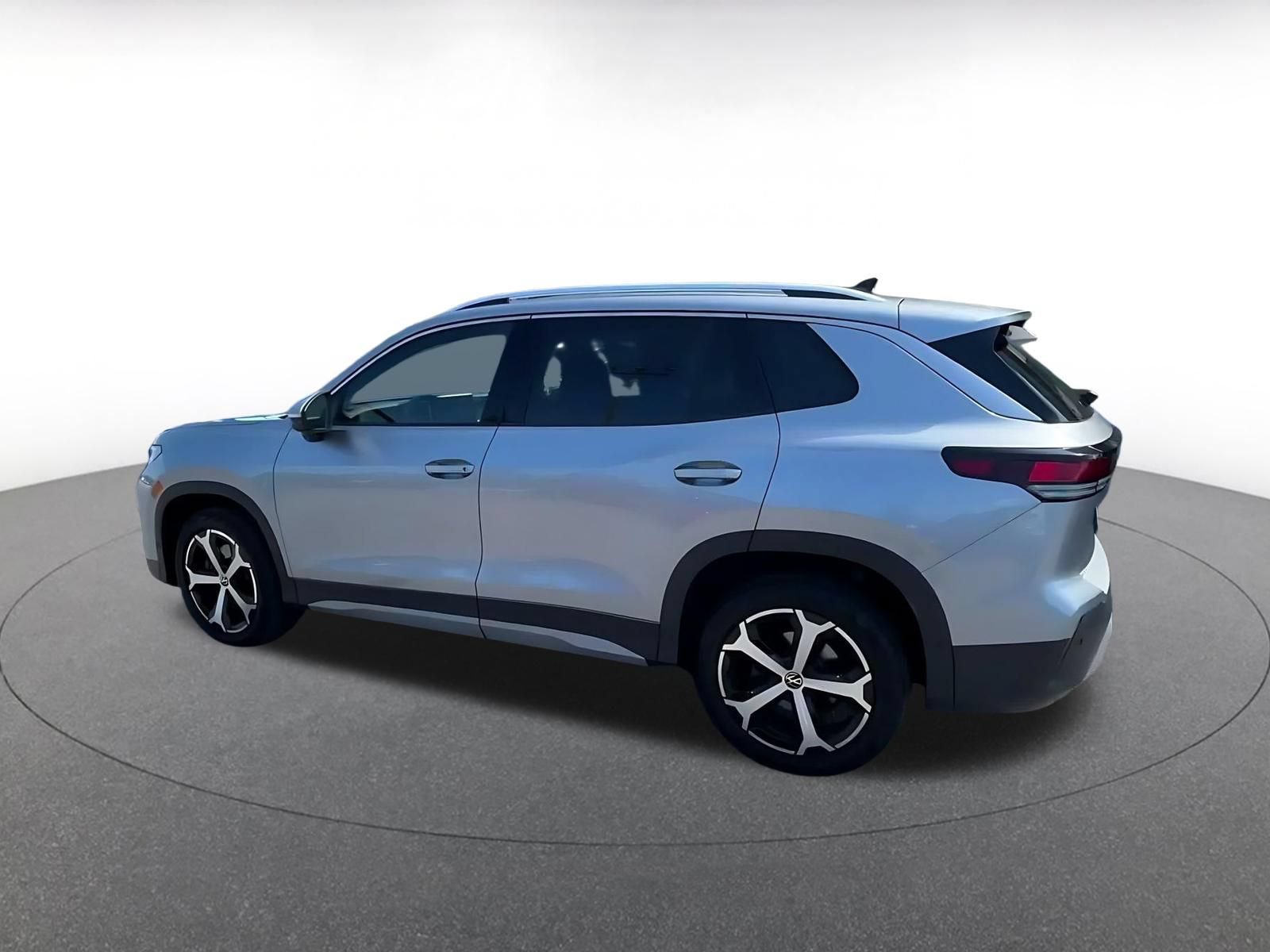 Used 2026 Volkswagen Tiguan SE AWD/4WD image 9