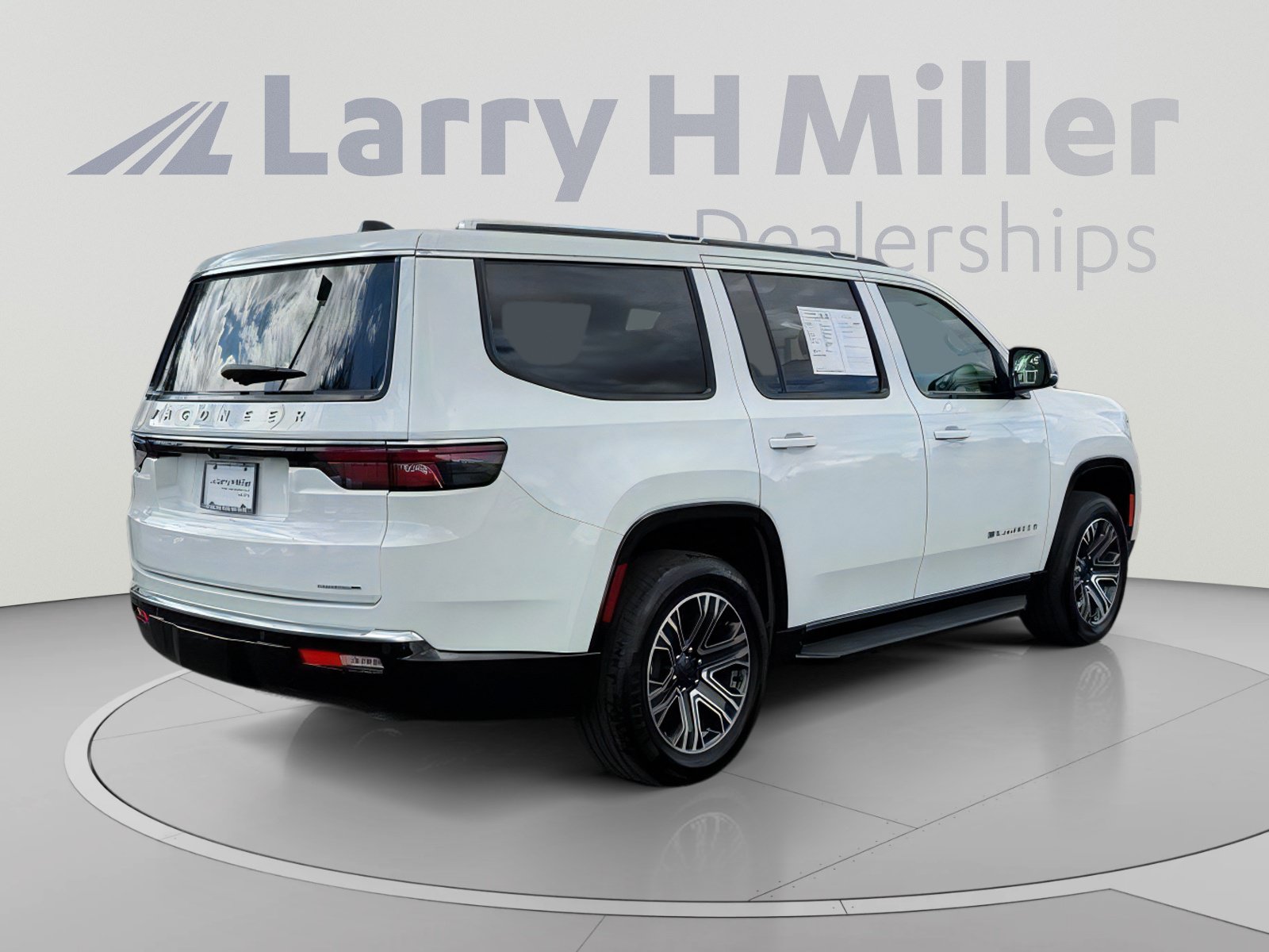 Used 2024 Jeep Wagoneer Series II w/ Flexible Seating Group RWD image 6