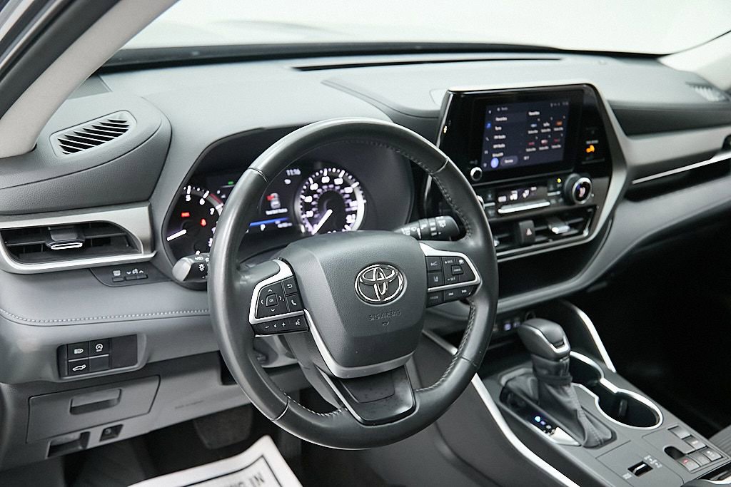 Used 2023 Toyota Highlander LE image 13