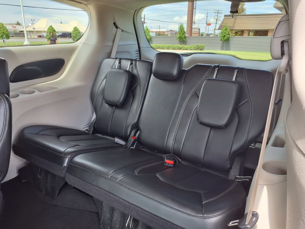 Used 2024 Chrysler Pacifica Touring-L FWD image 19