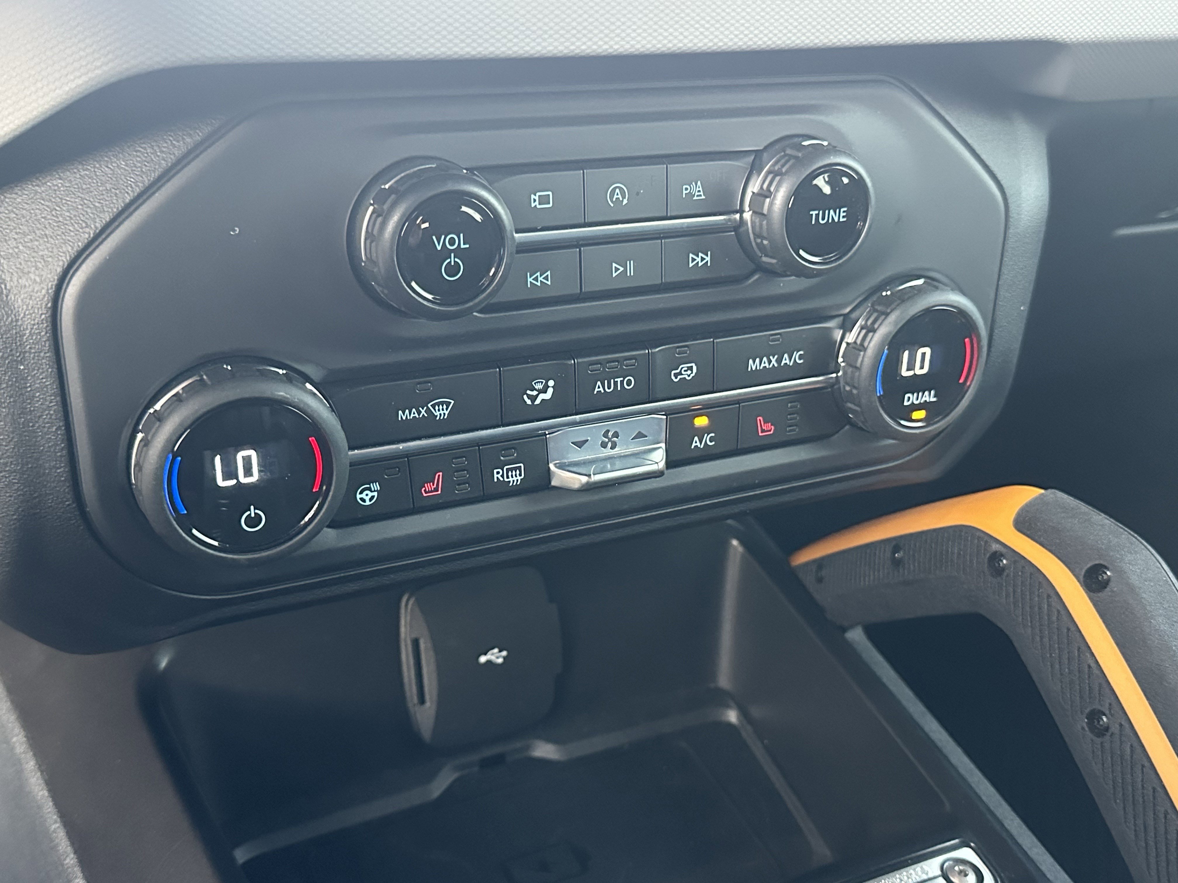 Used 2023 Ford Bronco Badlands image 25