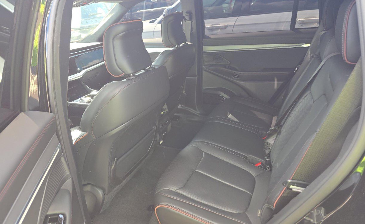 Used 2025 Jeep Wagoneer S Launch Edition AWD/4WD image 10