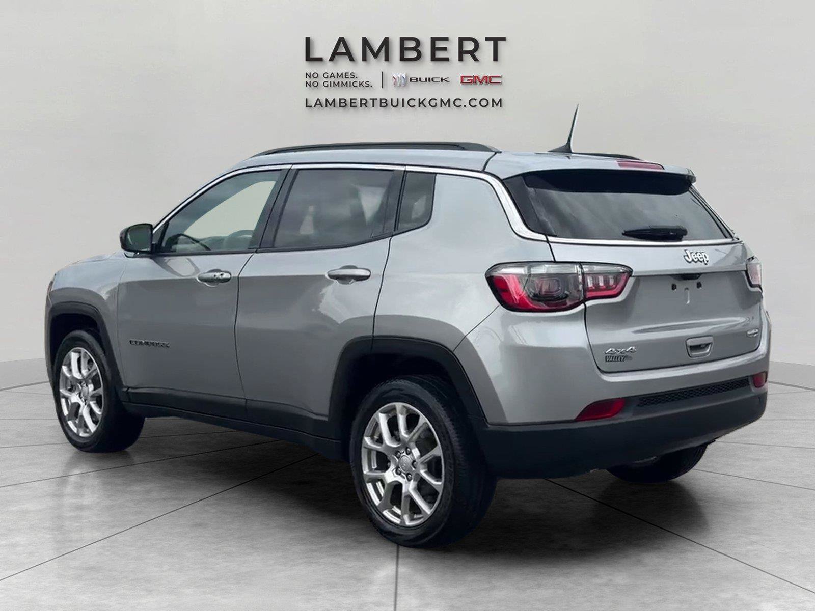 Used 2023 Jeep Compass Latitude AWD/4WD image 3