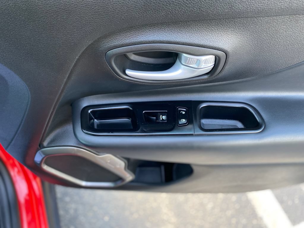 Used 2023 Jeep Renegade Latitude AWD/4WD image 10