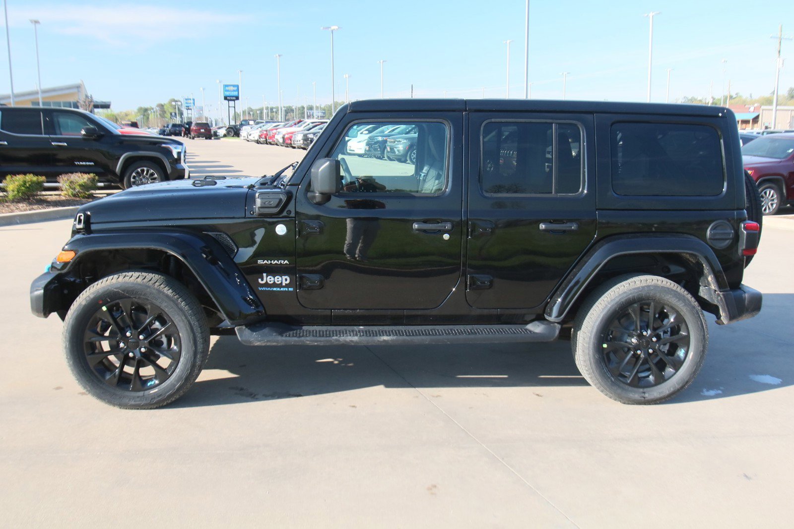 New 2023 Jeep Wrangler Sahara w/ Cold Weather Group image 6