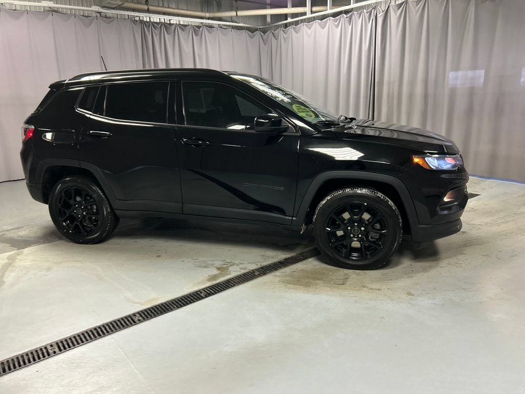 Used 2025 Jeep Compass Latitude w/ Altitude Special Edition AWD/4WD image 8