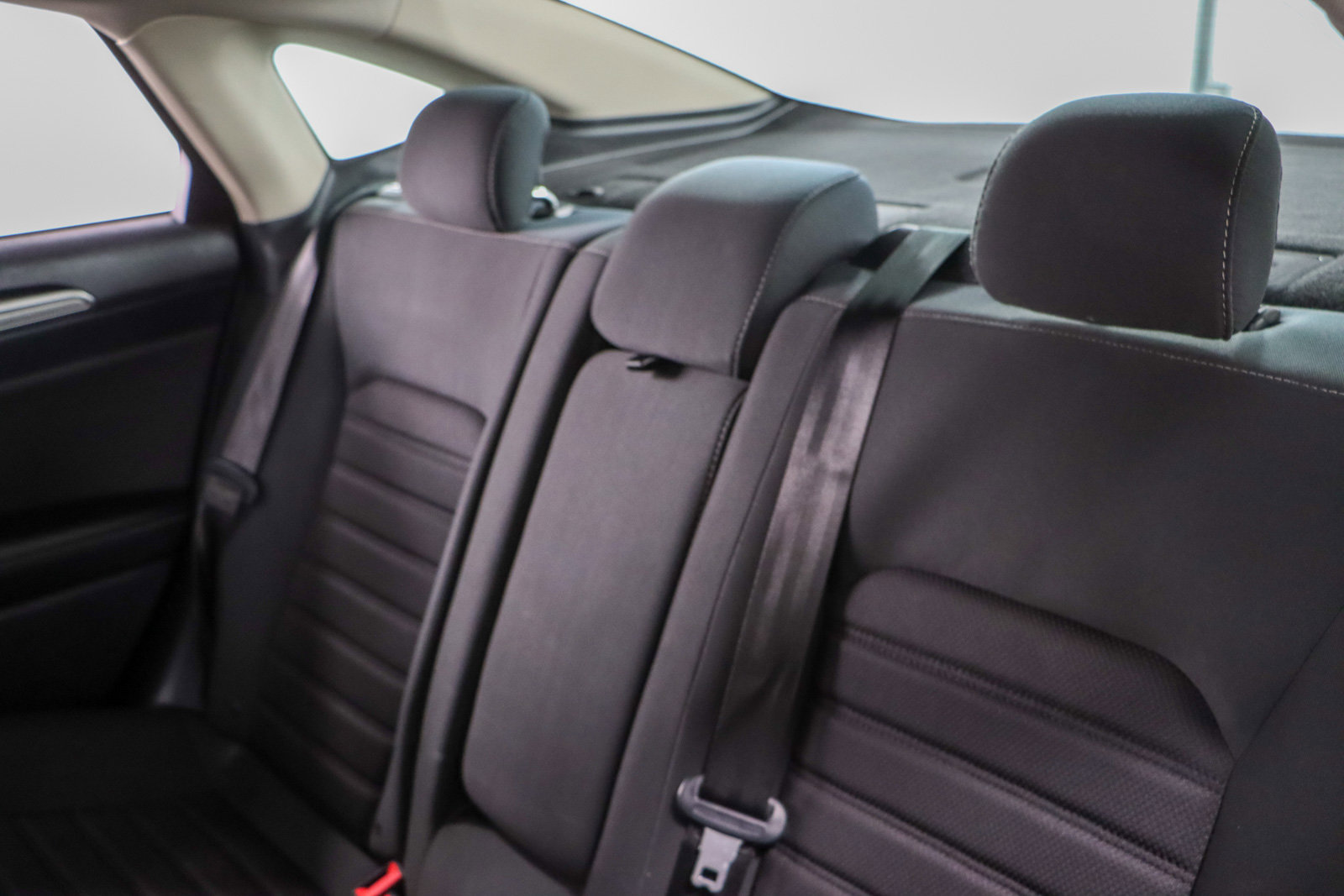 Used 2020 Ford Fusion SE image 24