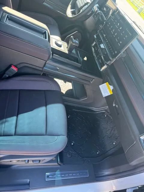 New 2026 GMC Hummer EV SUV w/ LPO, Illumination Package AWD/4WD image 15