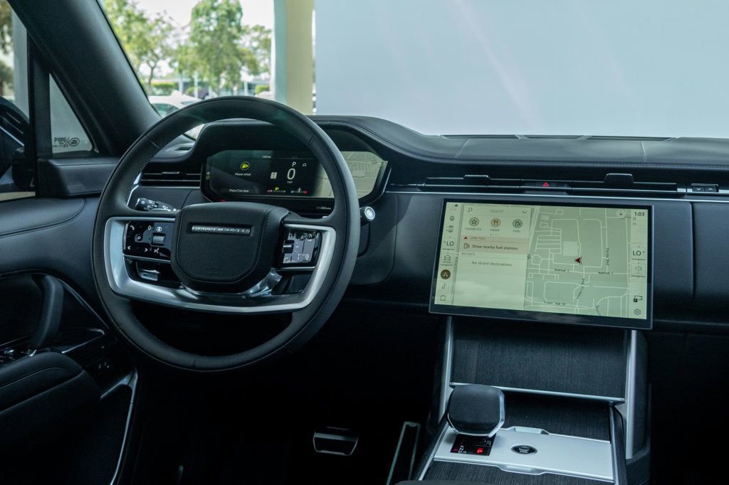 Used 2026 Land Rover Range Rover SE image 19