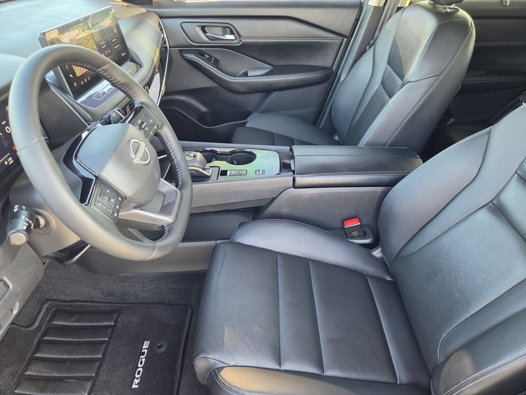 Used 2025 Nissan Rogue SL w/ SL Premium Package FWD image 11
