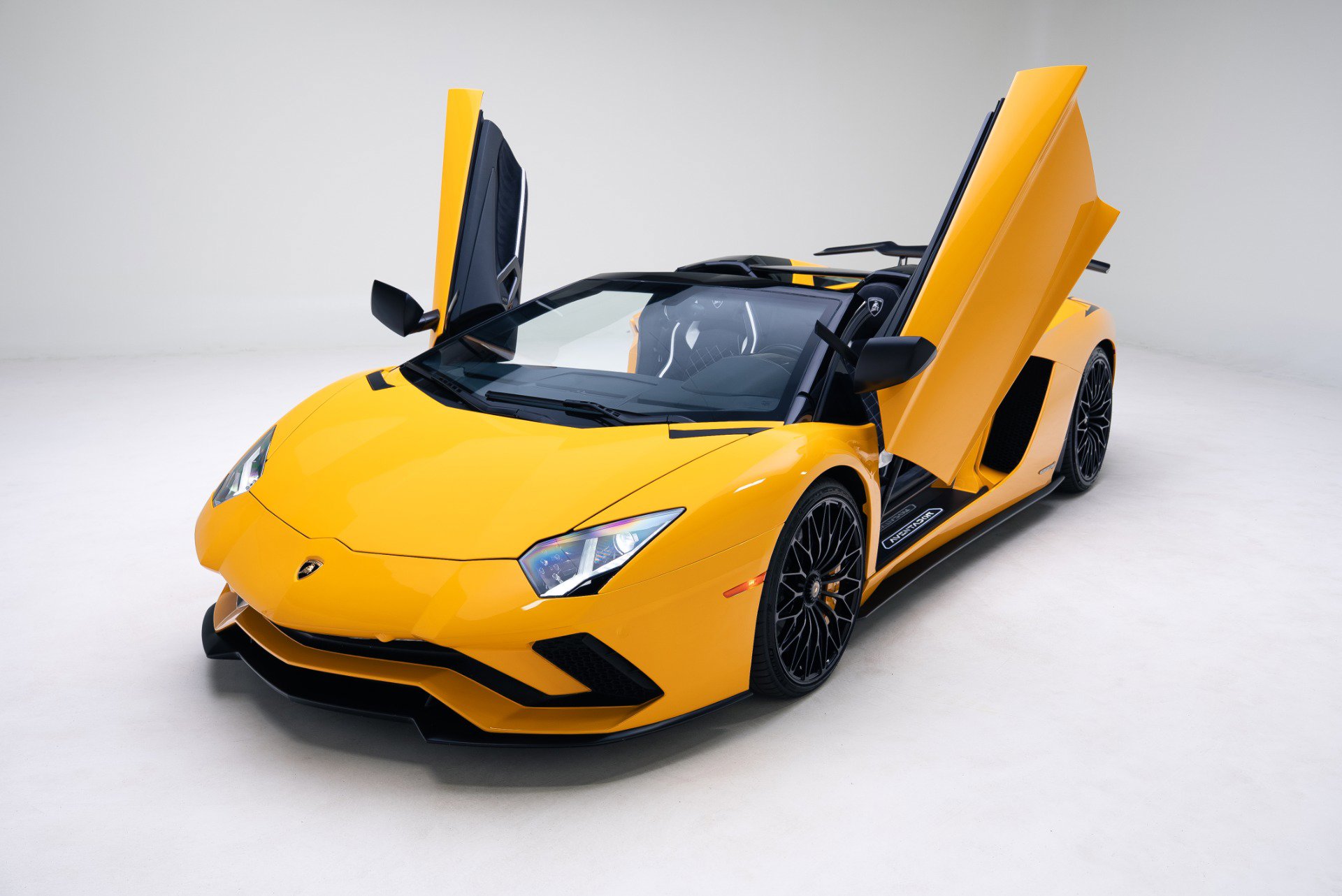 Used 2018 Lamborghini Aventador S image 39