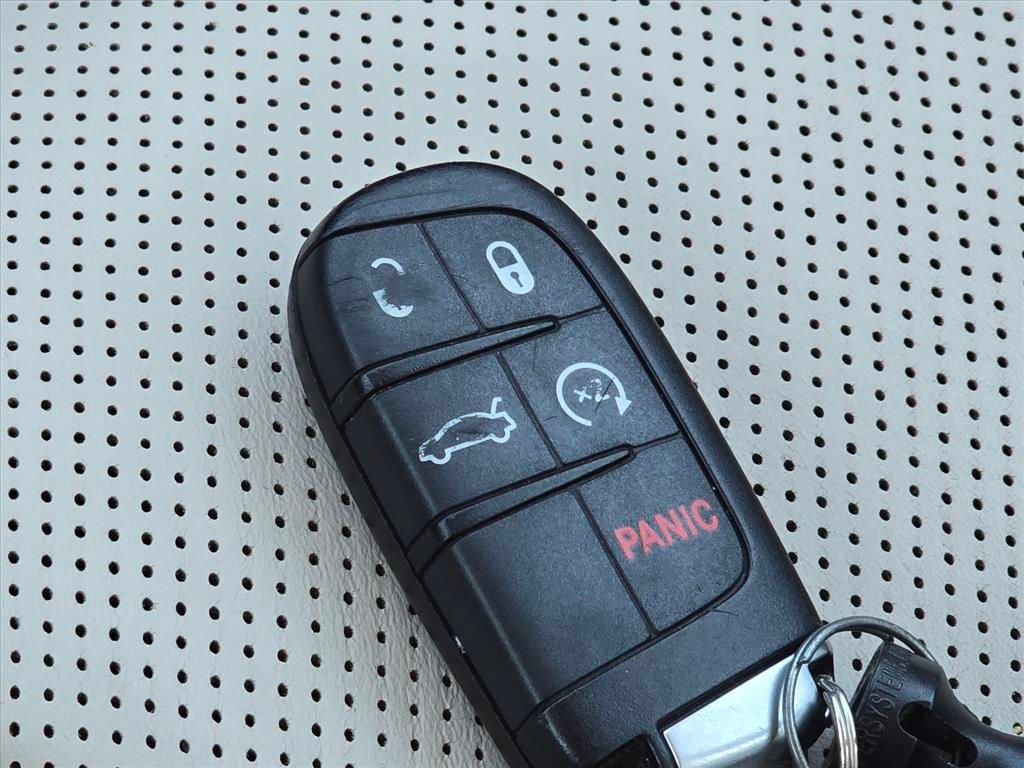 Used 2016 Chrysler 300 C w/ Safetytec Plus Group RWD image 19