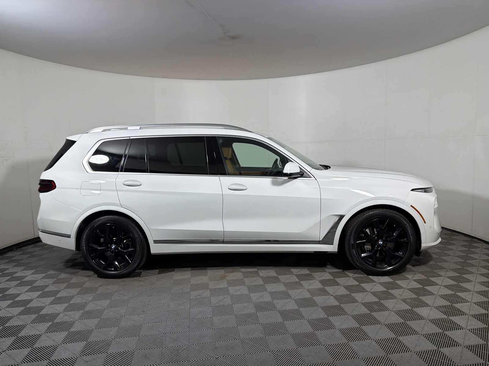 Used 2024 BMW X7 xDrive40i w/ Parking Assistance Package AWD/4WD image 7