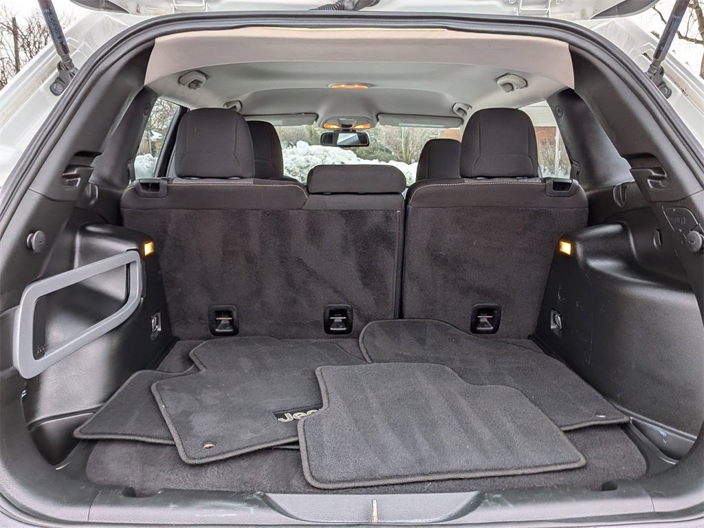 Used 2017 Jeep Cherokee Sport image 18