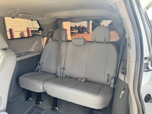 Used 2018 Toyota Sienna XLE Premium FWD image 25