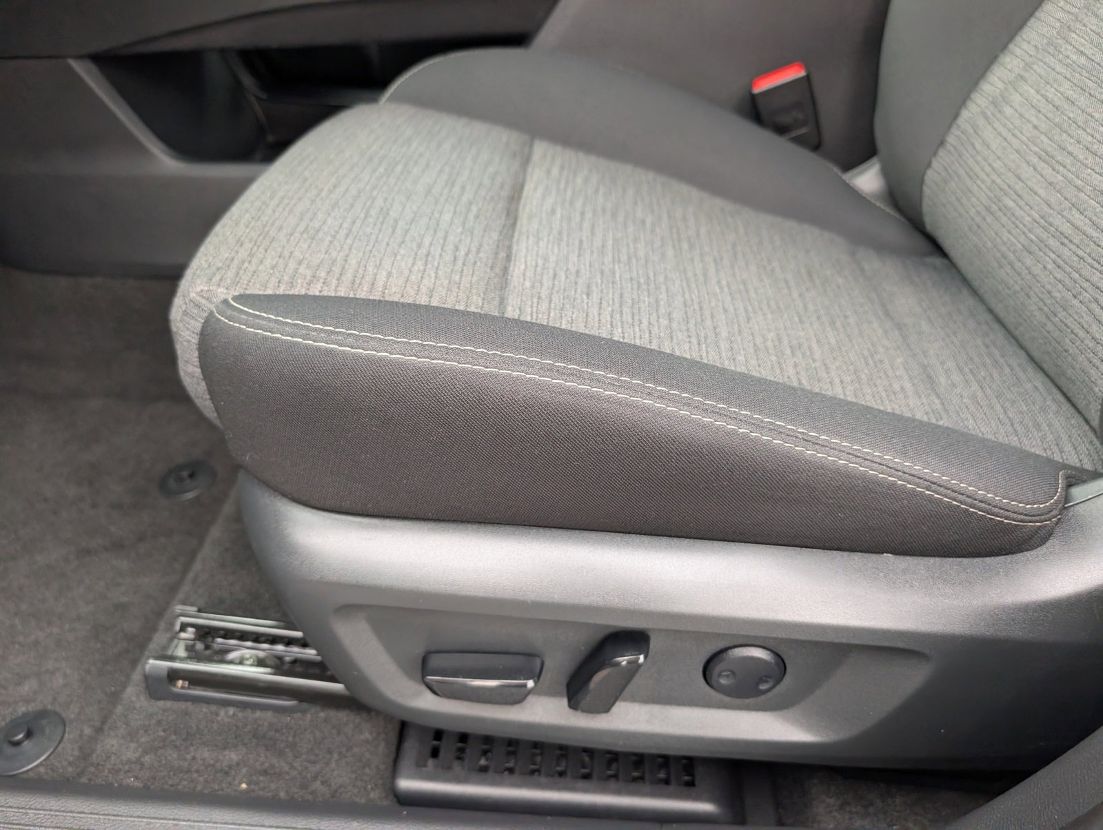 Used 2023 Nissan Rogue SV image 14