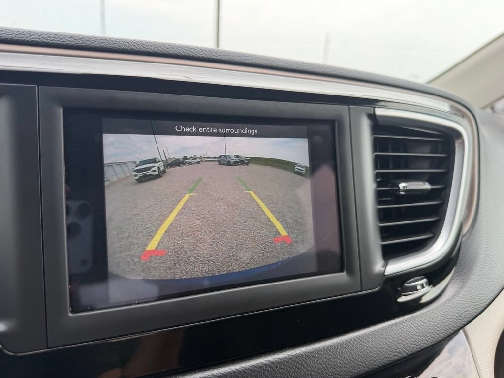 Used 2021 Chrysler Voyager LX FWD image 18