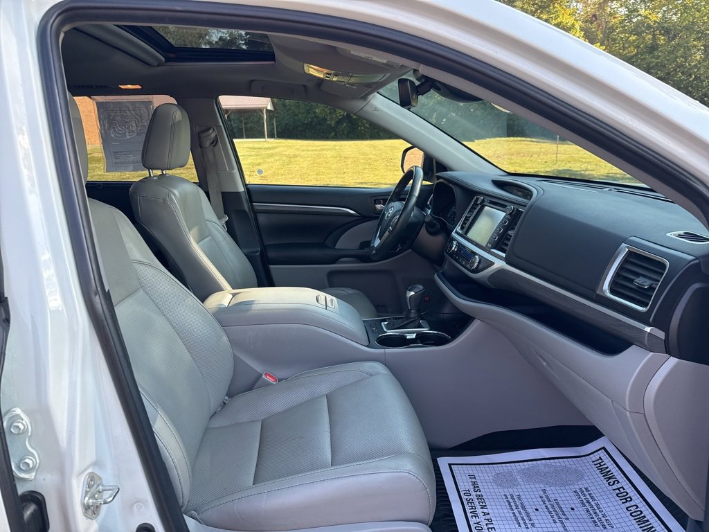 Used 2019 Toyota Highlander Limited image 12