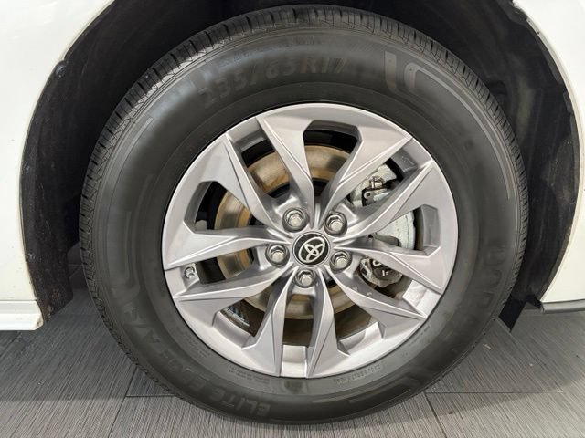 Used 2024 Toyota Sienna XLE FWD image 25