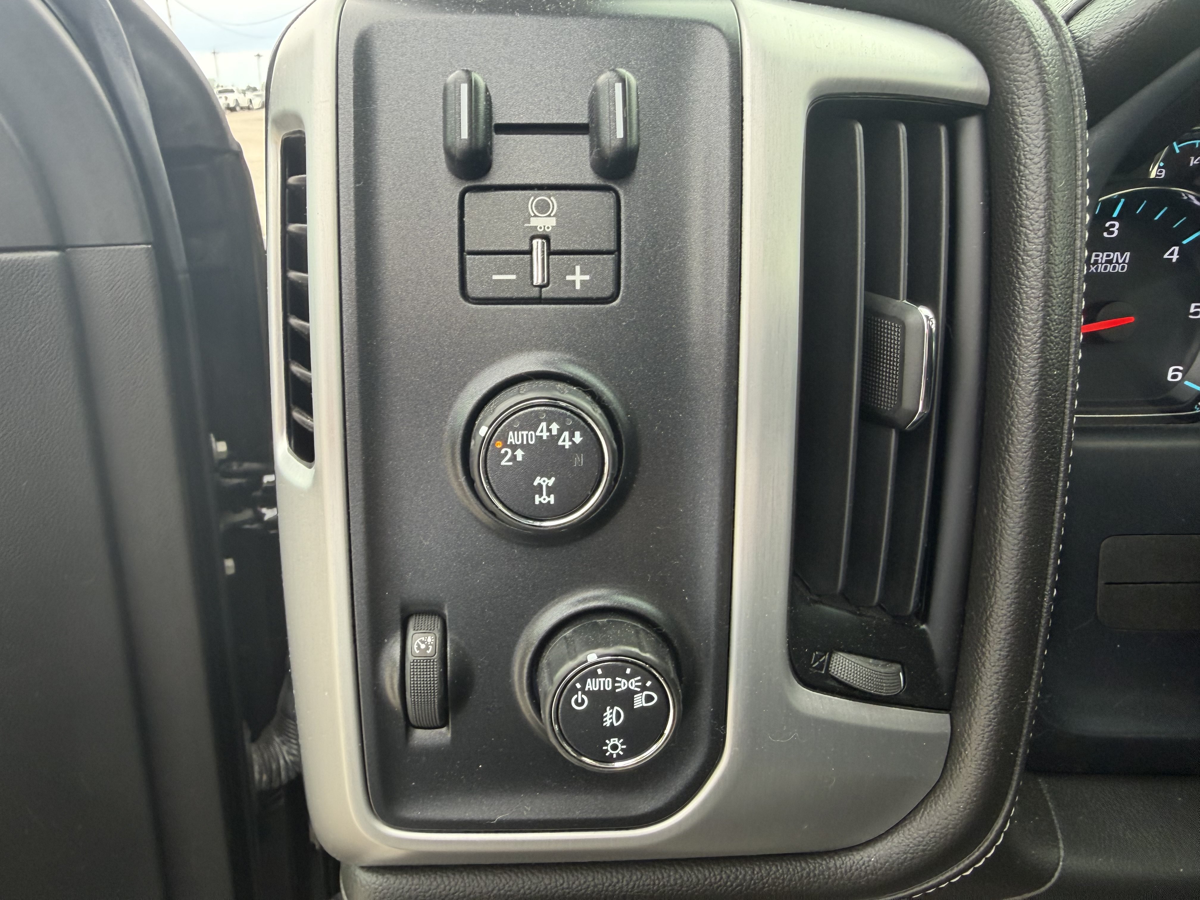 Used 2018 GMC Sierra 1500 SLT AWD/4WD image 13