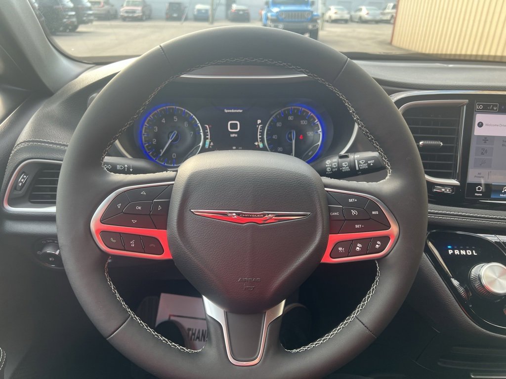 New 2025 Chrysler Pacifica Select image 14