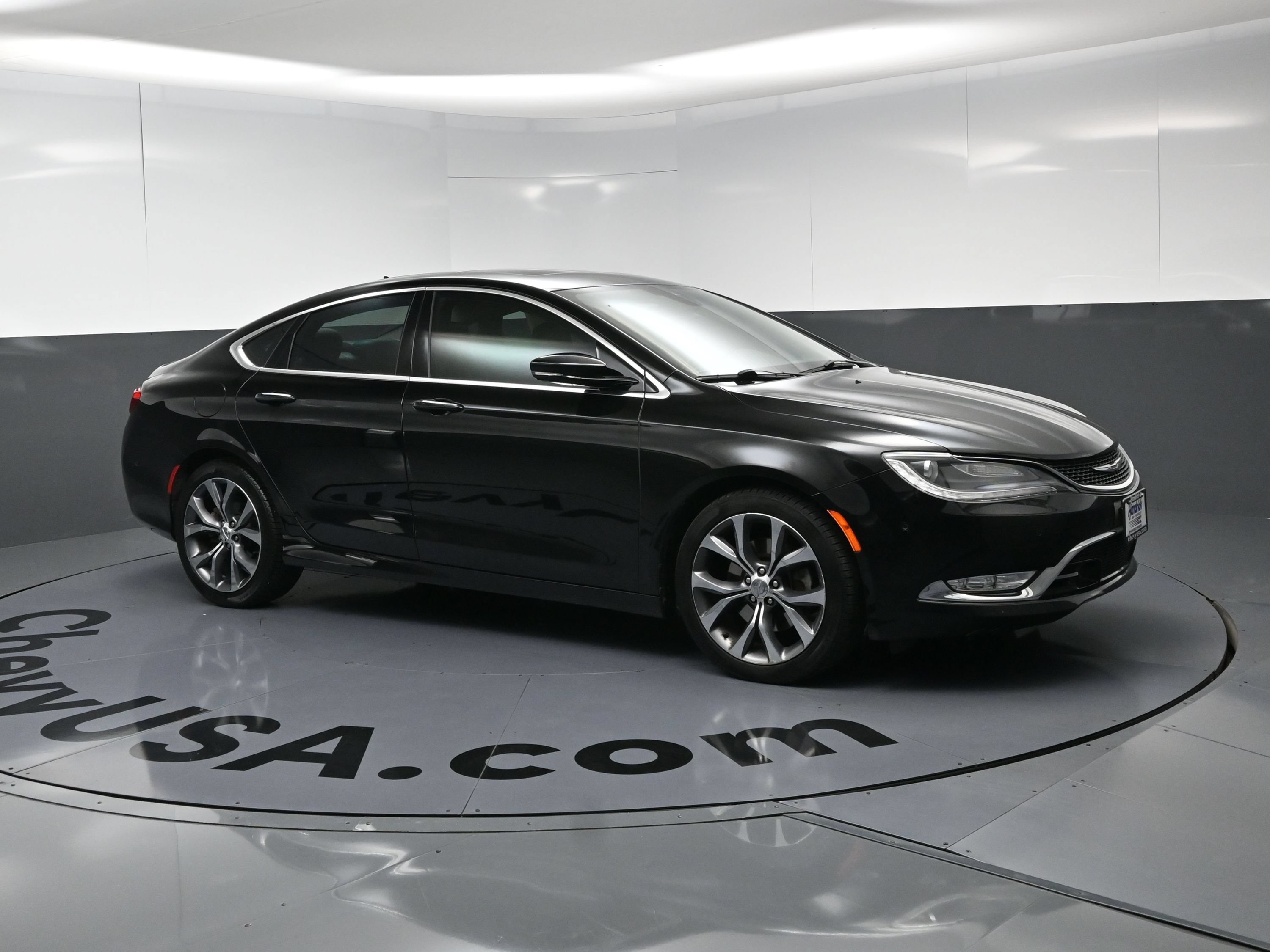 Used 2015 Chrysler 200 C w/ Navigation & Sound Group I AWD/4WD video 2