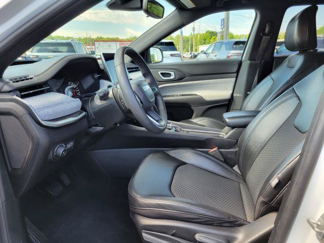 Used 2024 Jeep Compass Latitude AWD/4WD image 8