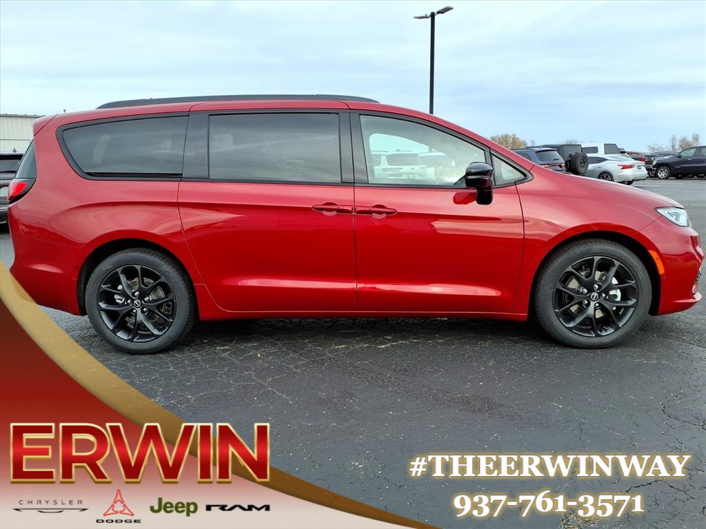 New 2026 Chrysler Pacifica Select w/ S Appearance Package image 6