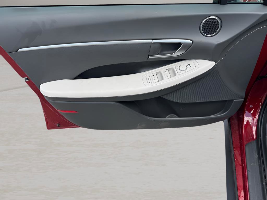 Used 2025 Hyundai Sonata SE FWD image 15