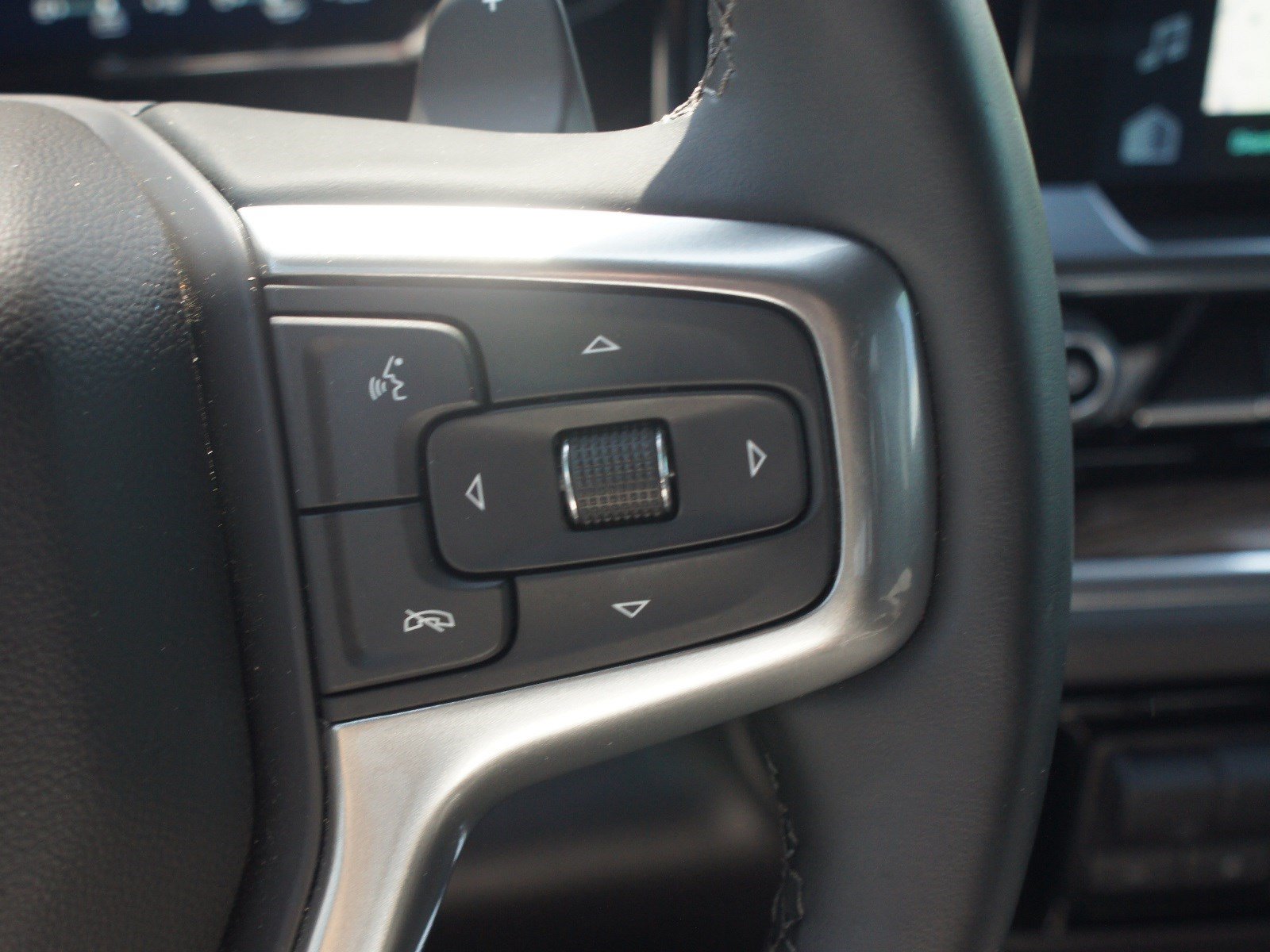 Used 2025 Chevrolet Silverado 1500 LT Trail Boss w/ Convenience Package II AWD/4WD image 12