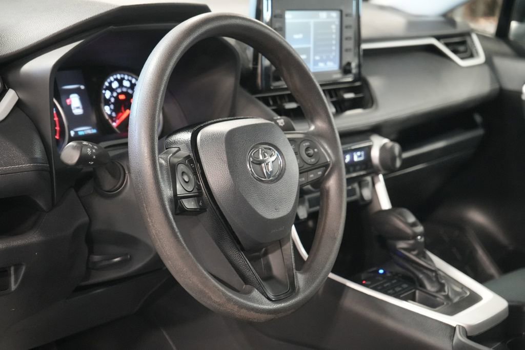 Used 2021 Toyota RAV4 LE image 19
