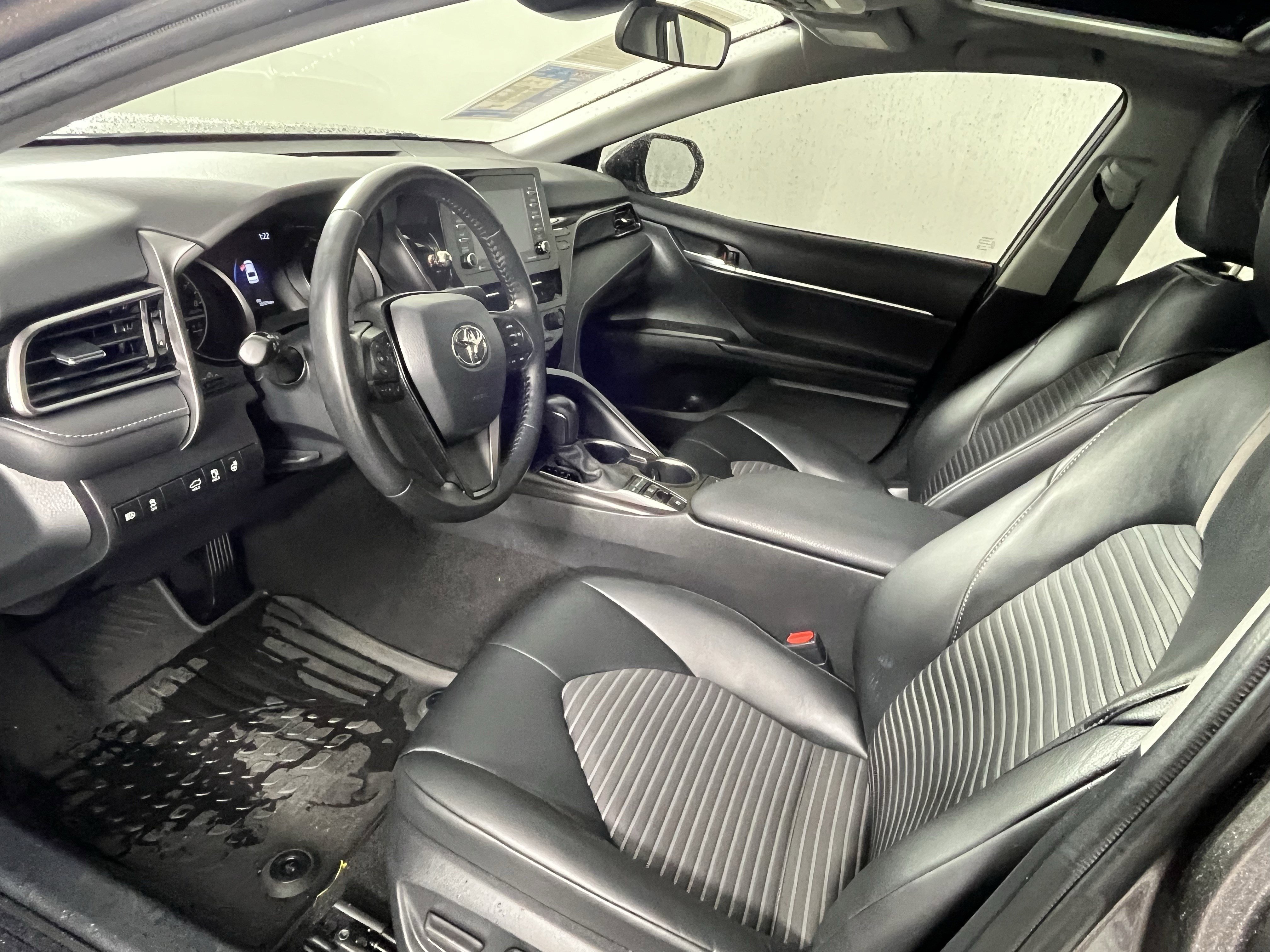 Used 2023 Toyota Camry SE image 9