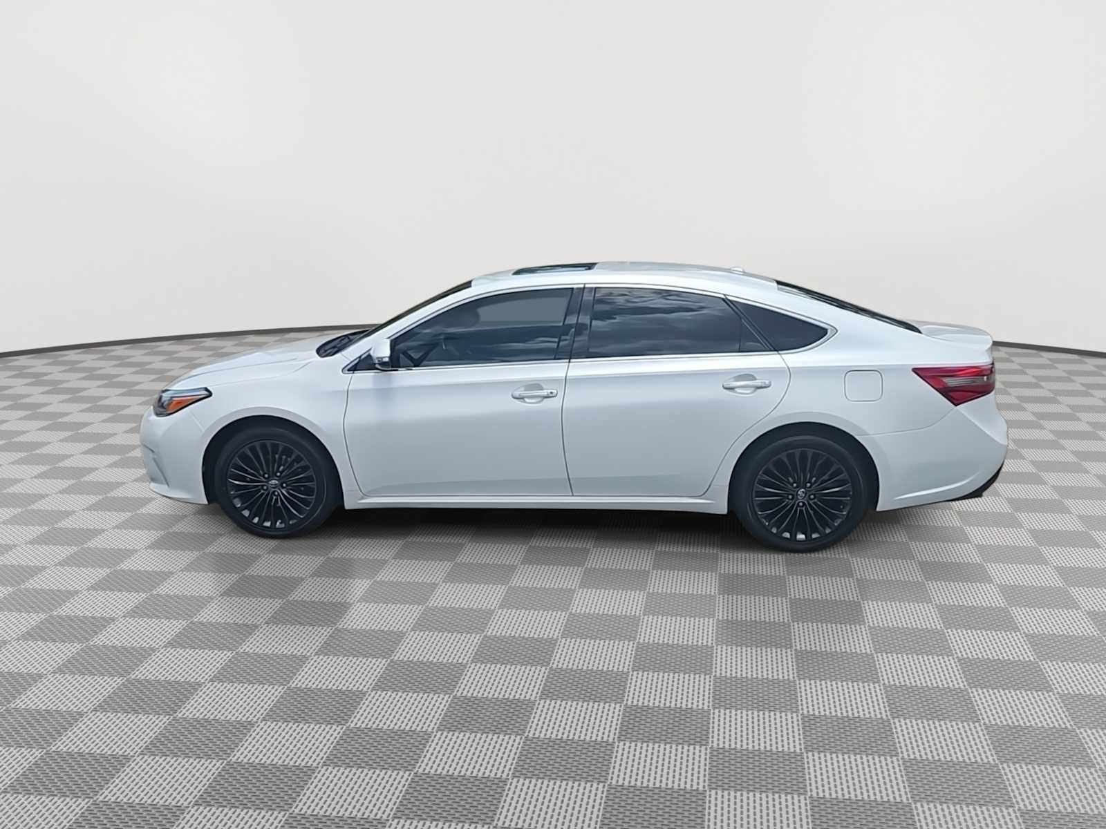 Used 2017 Toyota Avalon Touring FWD image 6