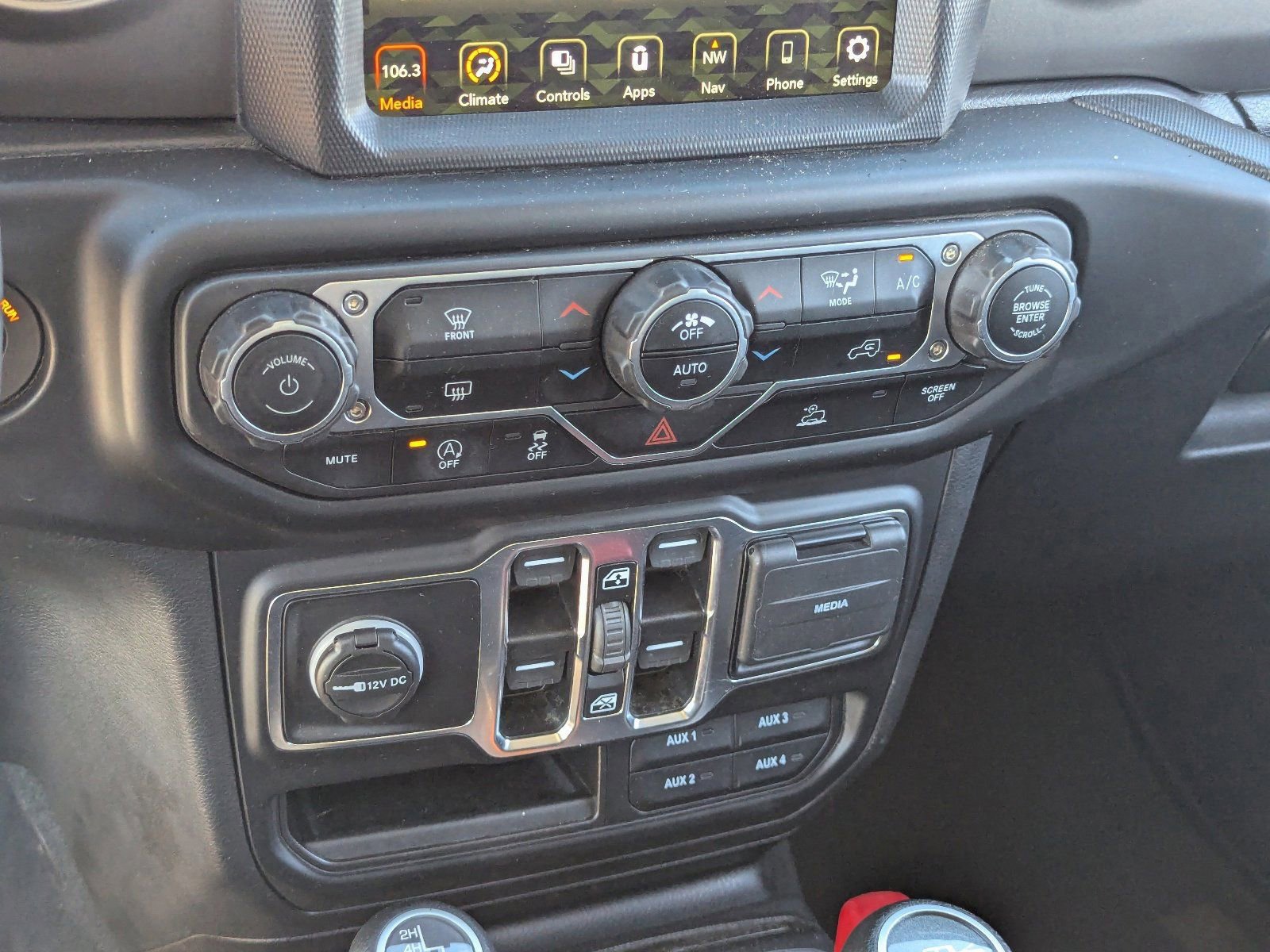 Used 2023 Jeep Gladiator Willys image 29