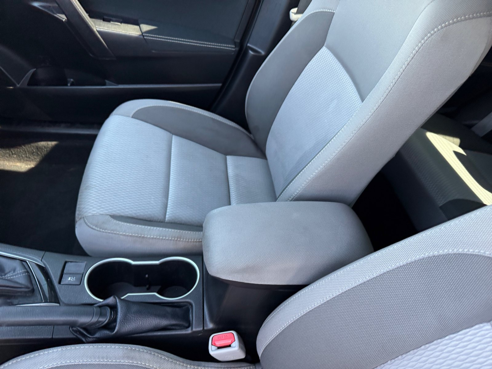 Used 2017 Toyota Corolla LE w/ Carpet Mat Package (TMS) FWD image 14