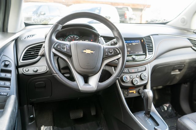 Used 2022 Chevrolet Trax LT w/ LT Convenience Package image 14