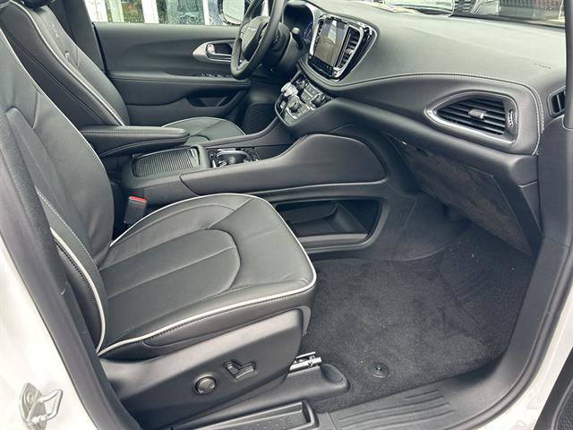 New 2026 Chrysler Pacifica Limited w/ S Appearance Package image 22