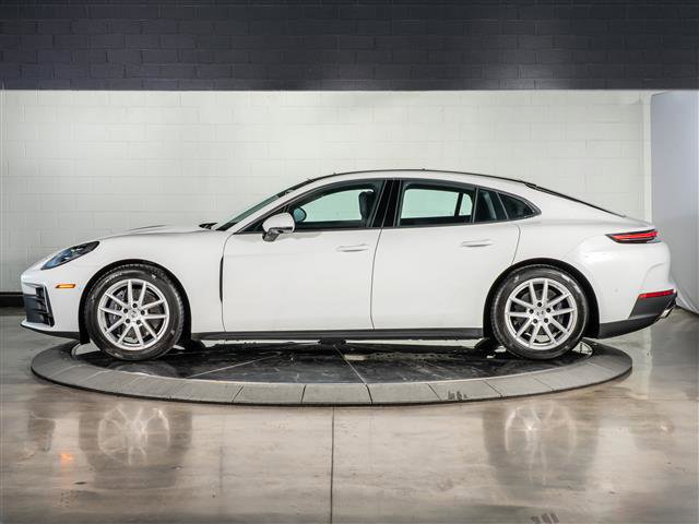 Certified 2025 Porsche Panamera RWD image 2